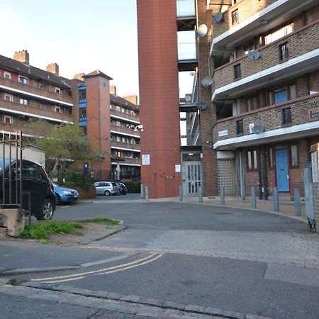 Lovely 4 Bedroom Apartment Close To The City Walking Distance From The Rivere View London Kültér fotó