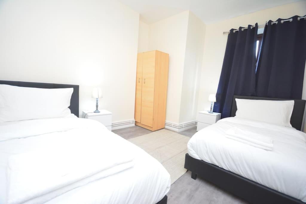Lovely 4 Bedroom Apartment Close To The City Walking Distance From The Rivere View London Kültér fotó