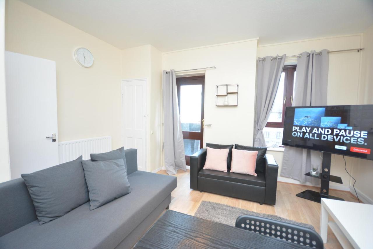 Lovely 4 Bedroom Apartment Close To The City Walking Distance From The Rivere View London Kültér fotó