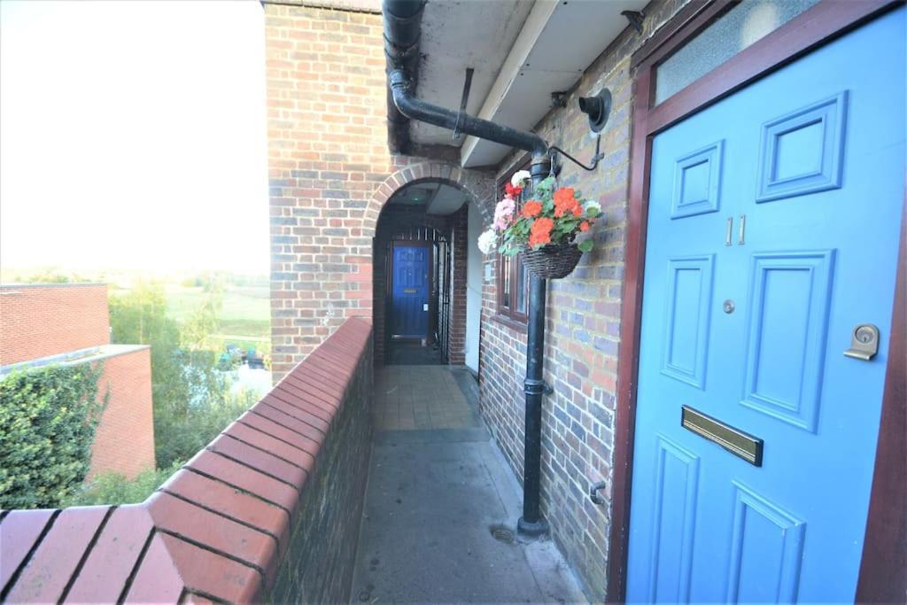 Lovely 4 Bedroom Apartment Close To The City Walking Distance From The Rivere View London Kültér fotó